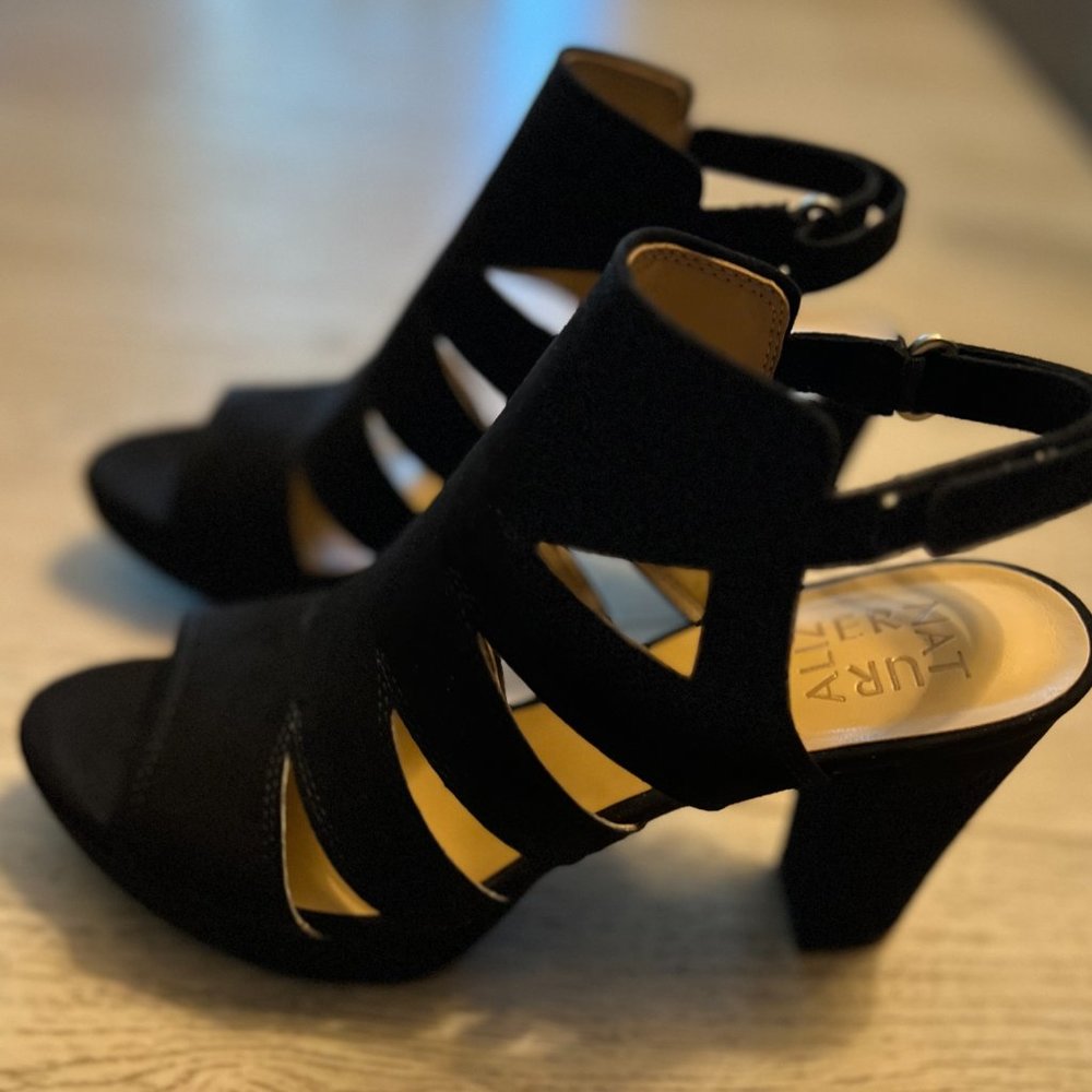 Naturalizer Size 9 High Heel Plush Black Sandals